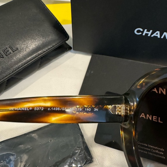 Chanel sunglasses - Picture 4 of 5